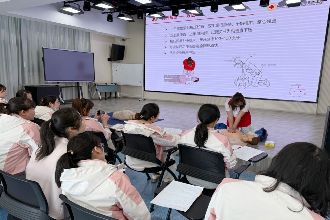 市紅十字會(huì)開(kāi)展心肺復(fù)蘇（CPR+AED）單項(xiàng)培訓(xùn)